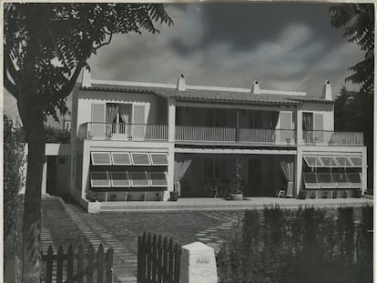 La Casa Garriga Nogués en Sitges, obra de Manuel Valls y José Antonio Coderch, en una fotografía de 1946