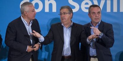 Javier Arenas, Juan Ignacio Zoido y Juan Bueno, en Sevilla.