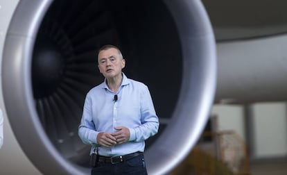 El consejero delegado del grupo IAG, Willie Walsh, durante la presentación de la aerolínea Level.