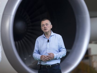 El consejero delegado del grupo IAG, Willie Walsh, durante la presentación de la aerolínea Level.