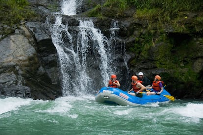 Rafting en el río Pacuare.
