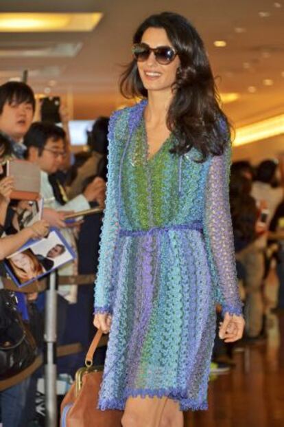 Amal Clooney, en el aeropuerto de Tokio.