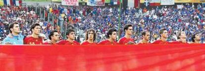 El equipo español, formado en los instantes previos al partido contra Francia.