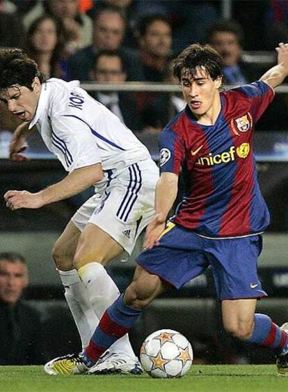 Bojan disputa un balón con un rival del Schalke el pasado miércoles.