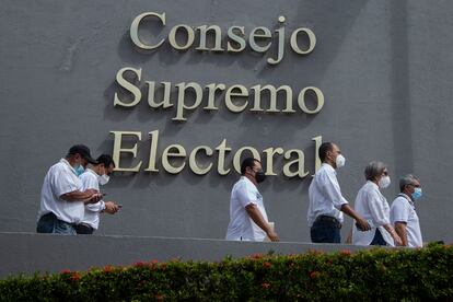 Miembros del partido Ciudadanos por la Libertad llegan al Consejo Supremo Electoral de Nicaragua