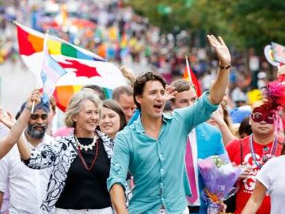 Trudeau, con su hijo pequeño, en el último Día del Orgullo gay en Vancouver.