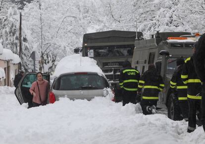 Nevada en San Rafael (Segovia), donde la UME convirtió el colegio público en refugio para atender a parte de los automovilistas atrapados.