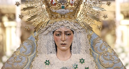 La virgen de La Macarena después de ser restaurada.