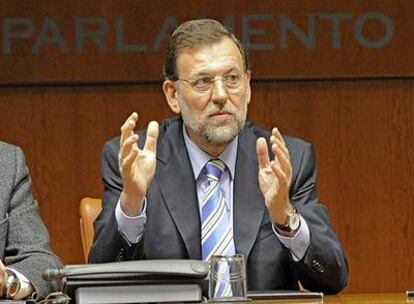 Mariano Rajoy, durante su visita al Parlamento de Vitoria.