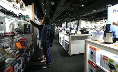 Interior de una tienda Fnac en Madrid.