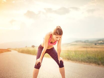 Cuatro ejercicios para hacer si te duelen las rodillas (y tres estiramientos para aliviar el dolor)