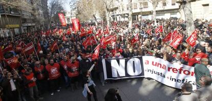 La manifestación de Valencia en su recorrido por el centro de la ciudad.
