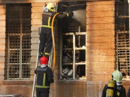 Imagen del incendio, cedida por el Ayuntamiento de Los Palacios.