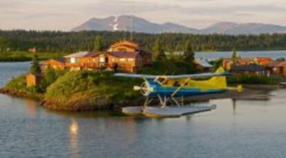 La única forma de llegar al Tikchik Narrows Lodge, en Alaska, es en una avioneta propiedad del dueño del complejo.