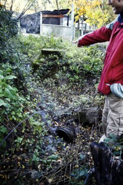 Desagüe en Ribadelago que vierte al río Tera, a 200 metros del lago.