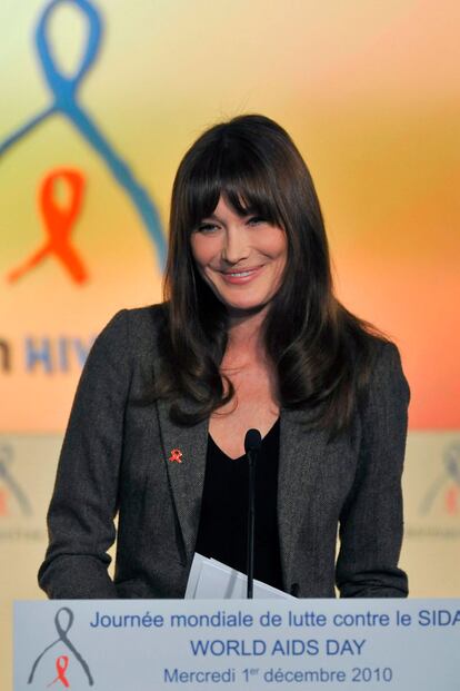 La Primera Dama francesa ya se ha mojado muchas veces en acciones para recaudar fondos contra el VIH.