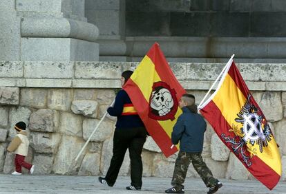 Última celebración del aniversario de la muerte de Franco permitida en el Valle de los Caídos, en noviembre de 2007. La Ley de Memoria Histórica aprobada aquel año prohibió ese tipo de actos en el conjunto monumental.