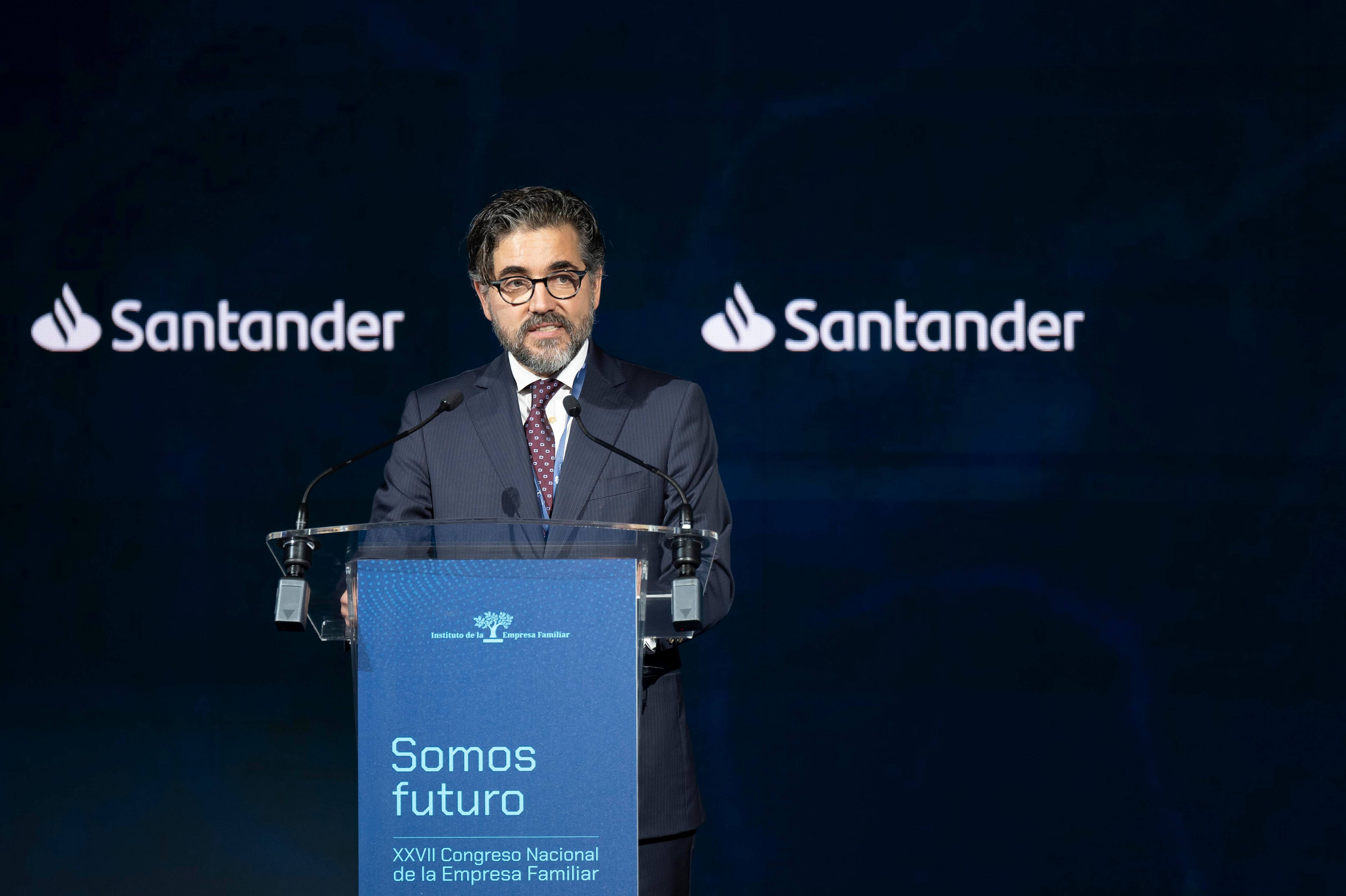 Juliá (Santander) reta a CaixaBank y presume de robarle 9 puntos de cuota en un año