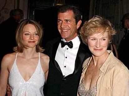 Jodie Foster, Mel Gibson y Glenn Close durante un homenaje en el Museo Americano del Cine