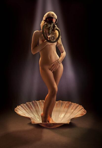 El trabajo de este fotógrafo plantea varios homenajes a representaciones clásicas en el arte, como esta relectura del nacimiento de Venus.
