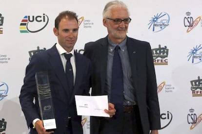Valverde y Cookson, con el premio al mejor ciclista del año.
