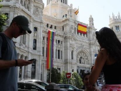 La manifestación que recorre este sábado Gran Vía reivindica la lucha contra la polución, pero los organizadores esperan aglutinar el malestar con las dos semanas de Gobierno conservador en la capital