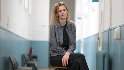 Delphine de Vigan, escritora francesa, fotografiada en el Instituto Francés.