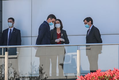 Visita del presidente del Gobierno, Pedro Sánchez, a la empresa Hersill en un polígono de Móstoles (Madrid).