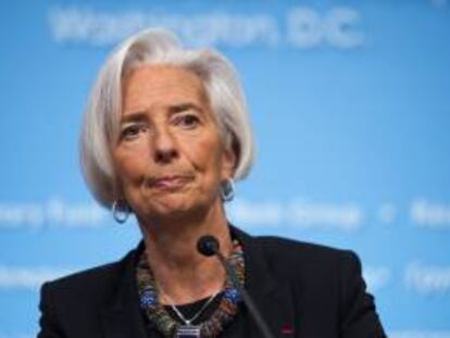 La Comisión Europea (CE) y el Banco Central Europeo (BCE) destacaron hoy que Irlanda ha "seguido mejorando" su perspectiva, tras la "exitosa" conclusión en 2013 del programa de asistencia financiera concedido por la Unión Europea (UE) y el Fondo Monetario Internacional (FMI) - en la imagen, Christine Lagarde-. EFE/Archivo