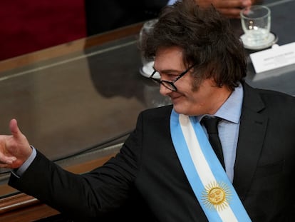 Cae aprobación de Javier Milei y su Gobierno