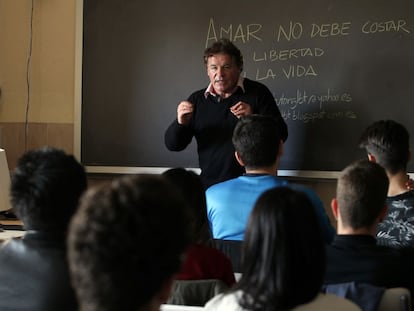 Joaquín Álvarez dá uma palestra sobre homofobia, em Madri.