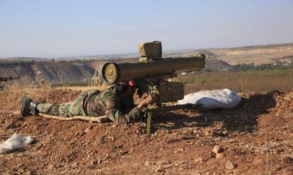 Um soldado do Exército sírio, em Hama.