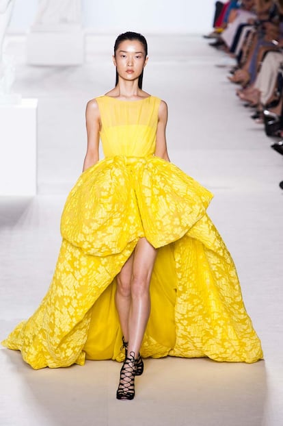 El delicado jardin de Giambattista Valli