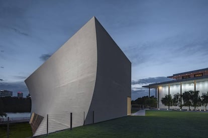 Dos edificios del Centro Kennedy para las Artes Escénicas, en Washington.