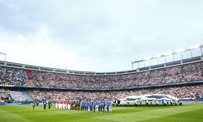 El ambiente del Calderón antes del inicio del Atlético de Madrid-Real Madrid (0-0) en la ida de cuartos de final de la Liga de Campeones 14-15.