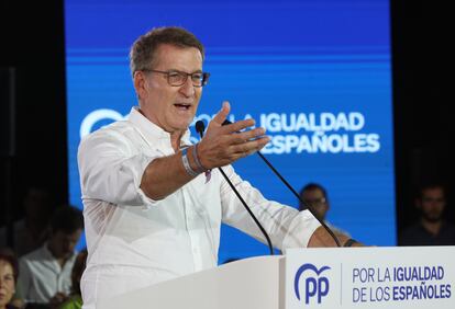 El presidente del PP, Alberto Núñez Feijóo, durante un acto de su partido en Santiago de Compostela.