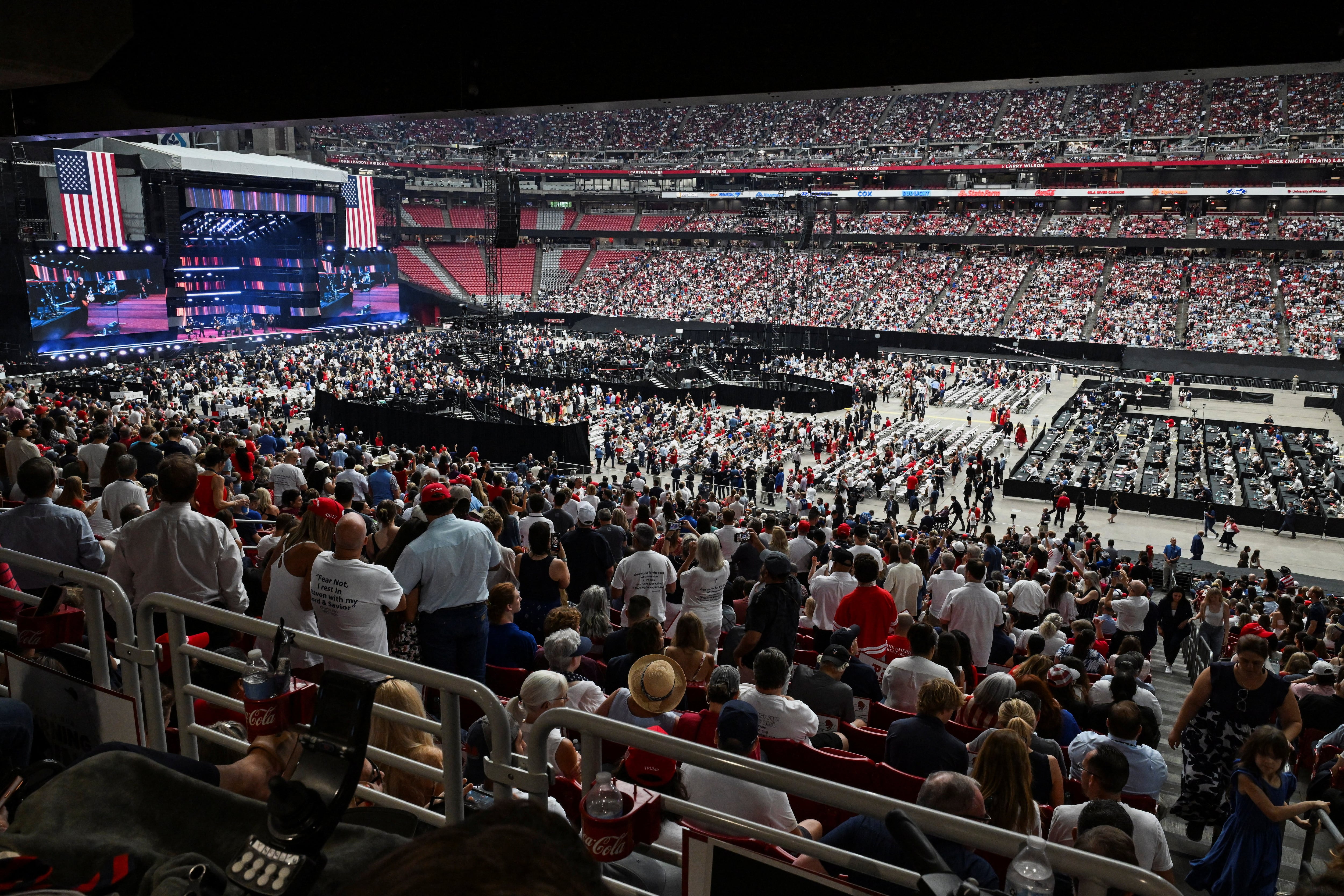 Decenas de miles de personas despiden a Charlie Kirk en un ‘funeral de Estado’