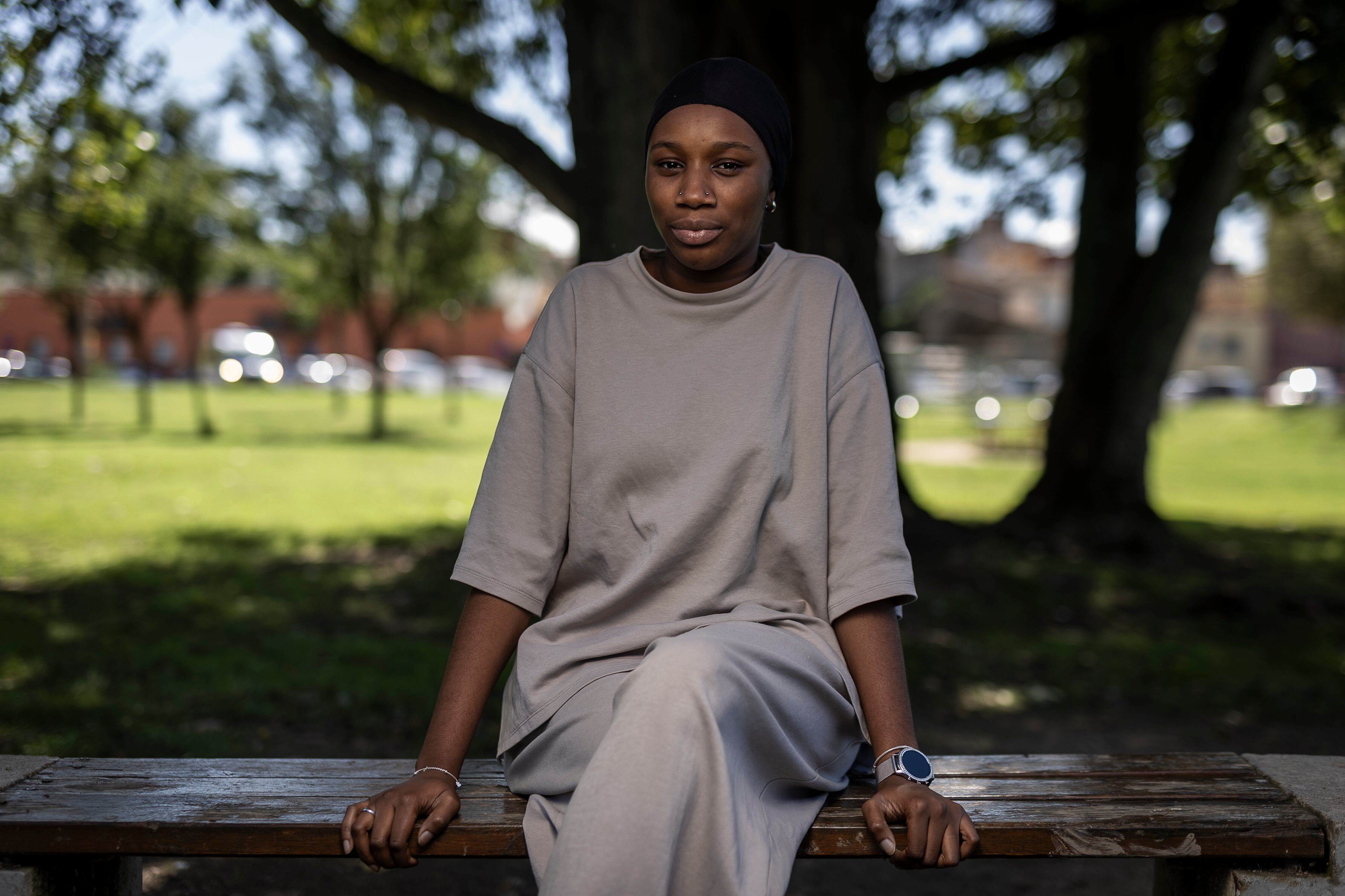 Henda, de ascendencia senegalesa, logró separarse del hombre con quien la obligaron a casarse y ha rehecho su vida.