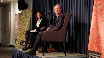 Leslie Berlin y Mitch Altman durante la conferencia.