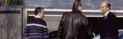 Los empresarios Carlos Monjero (Proitec), Jorge Dorribo (Nupel) y el exdiputado del PP Pablo Cobián, en el aparcamiento de un hotel tras una comida el 9 de febrero de 2011.