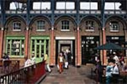 En los diferentes niveles del mercado de Covent Garden se concentran comercios y cafés.