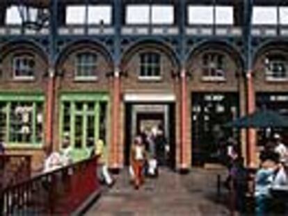 En los diferentes niveles del mercado de Covent Garden se concentran comercios y cafés.