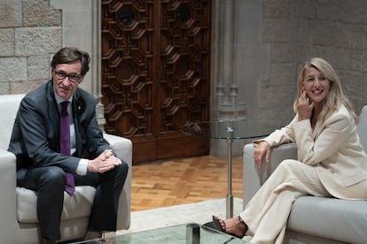 El presidente de la Generalitat, Salvador Illa, y la vicepresidenta segunda y ministra de Trabajo, Yolanda Díaz, este jueves en el Palau de la Generalitat.