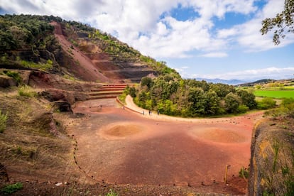 Vista del cráter del Croscat, en el parque natural de la Zona Volcánica de la Garrotxa, cerca de Olot (Girona).