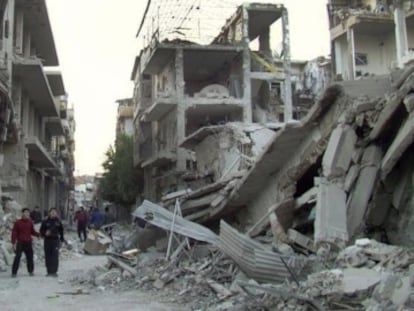 Aspecto de una calle de Homs arrasada en 2012 por la aviación de El Asad.