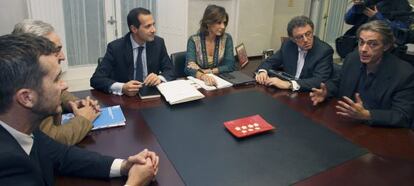 El consejero de Presidencia y Justicia de Madrid, Salvador Victoria, durante la reunión con representantes de asociaciones de espectáculos.