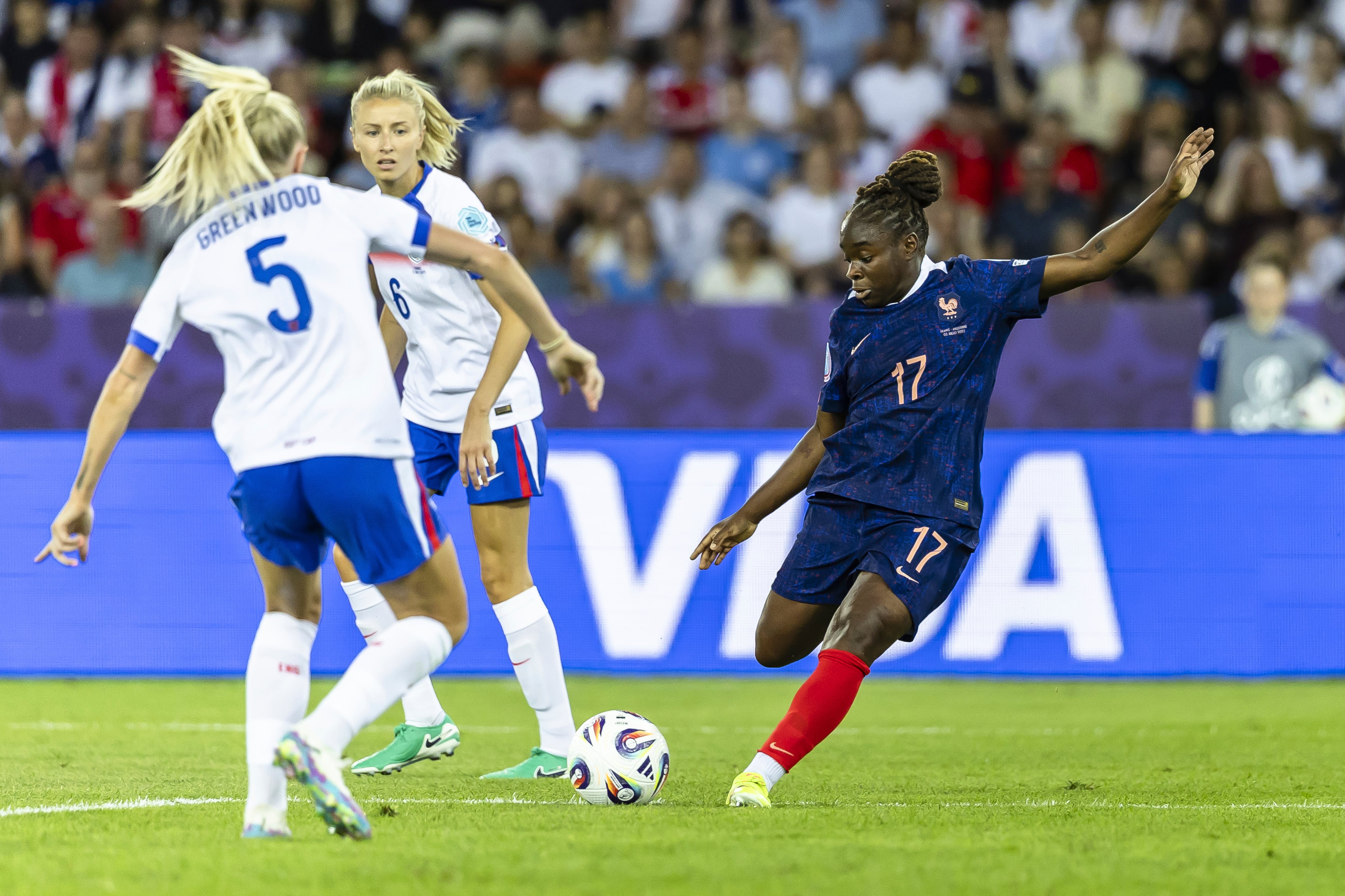 Francia remienda su pasado y domina a la vigente campeona Inglaterra