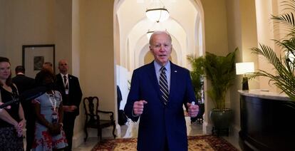 El presidente de EE UU Joe Biden celebra la victoria demócrata en el Senado