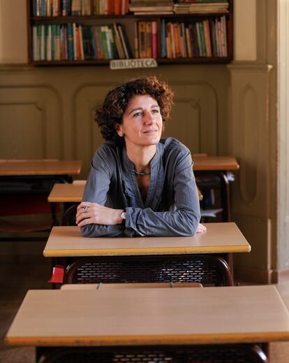 Marina Garcés en una de las aulas del colegio Santa Anna.