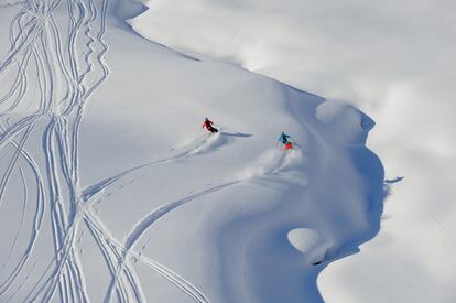 Esquiadores fuera de pistas en Lech-Zürs am Arlberg.